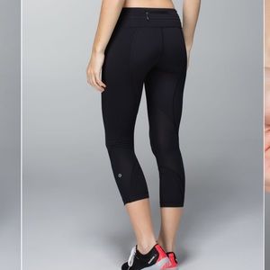 Lululemon Inspire Crop with Pockets in Luxtreme